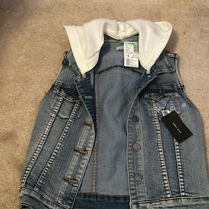 Papaya vest jacket with white bootie